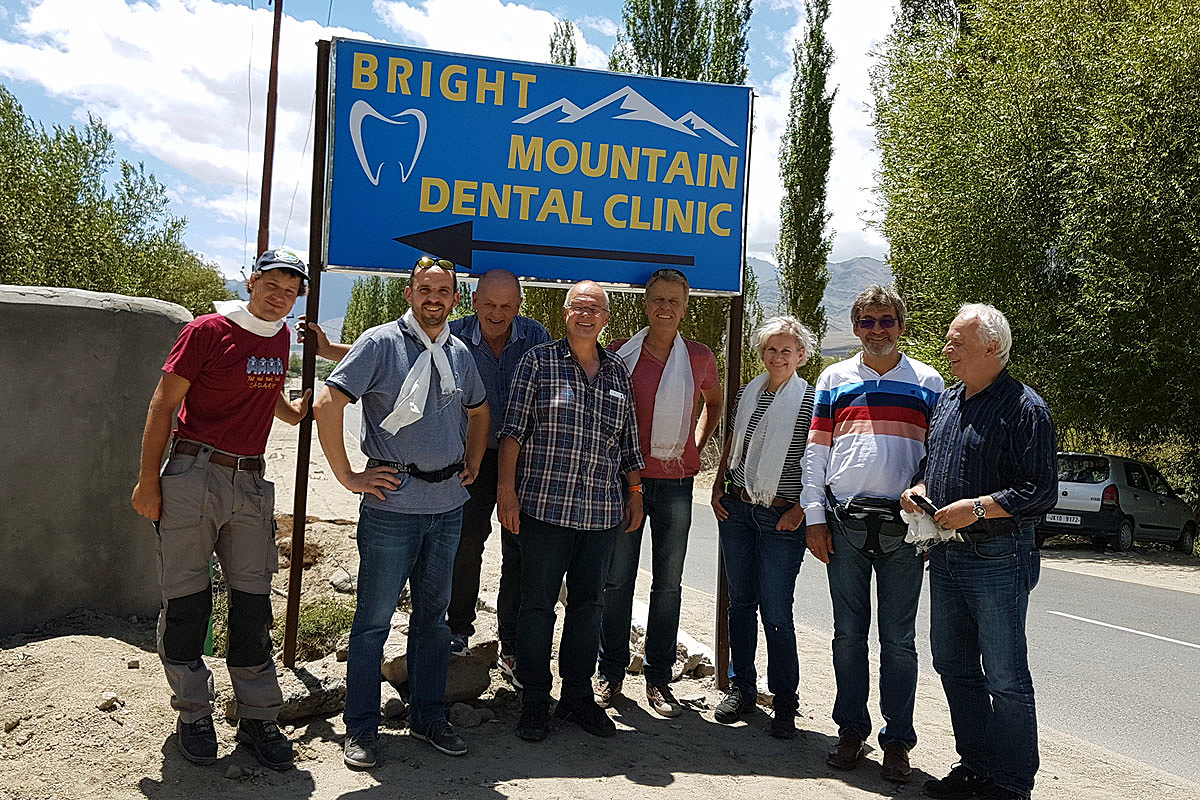 Besuch in der Bright Mountain Dental Clinic in Ladakh.